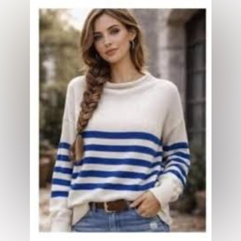 Striped Scoop Neck Sweater in Cream and Blue